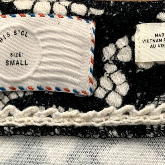 Anthropologie Postmark Leia Lace Pattern Swing Peplum Top S Black & White 37D - Picture 6 of 9